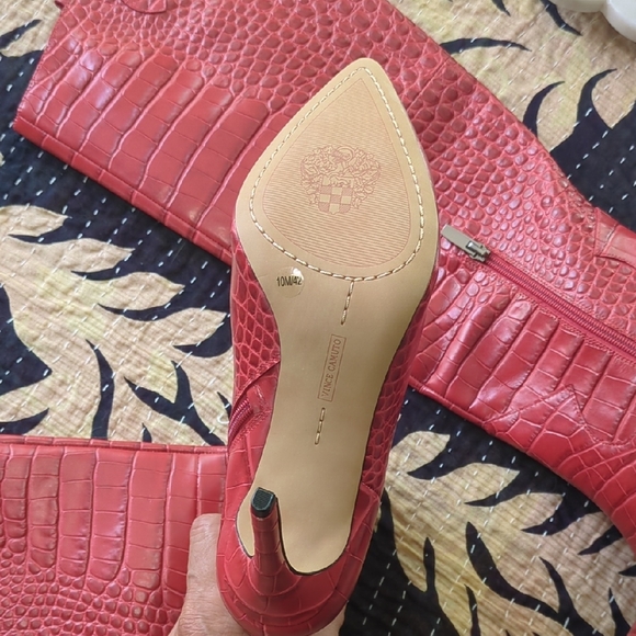 Elegant Red Croc-Embossed Knee-High Boots - Picture 6 of 10